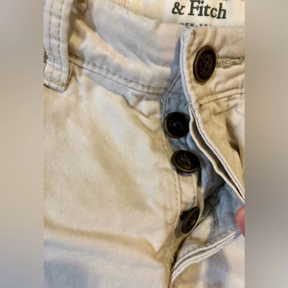 Abercrombie &‎ Fitch Men’s Size 31/30 Beige Button Fly Chino Pants